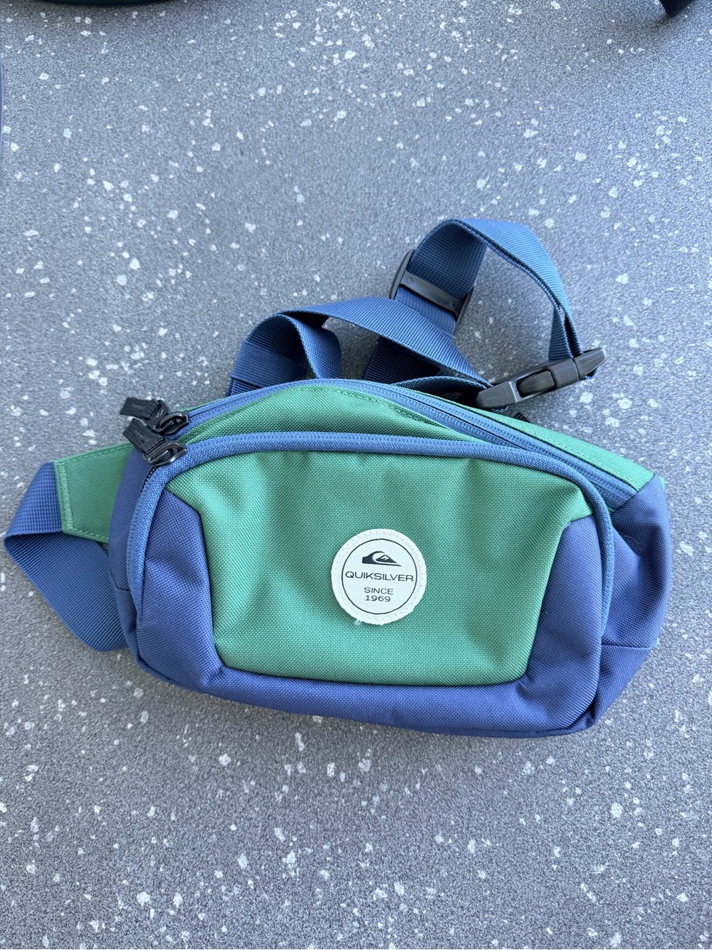 NEW Quiksilver Blue & Green Crossbody Waist Bag